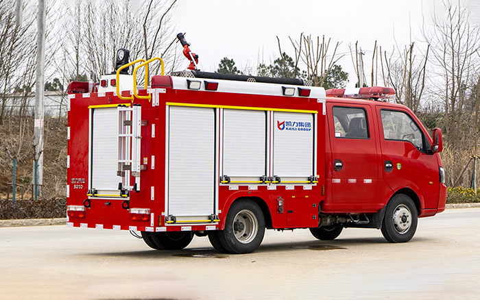 东风途逸双排水罐消防车