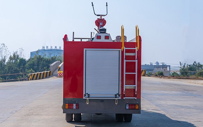 五十铃700P内藏水罐消防车