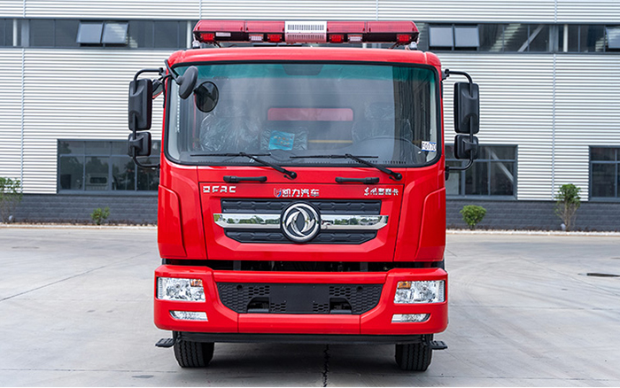 东风D9内藏水罐消防车