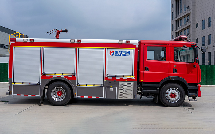 东风D9内藏水罐消防车