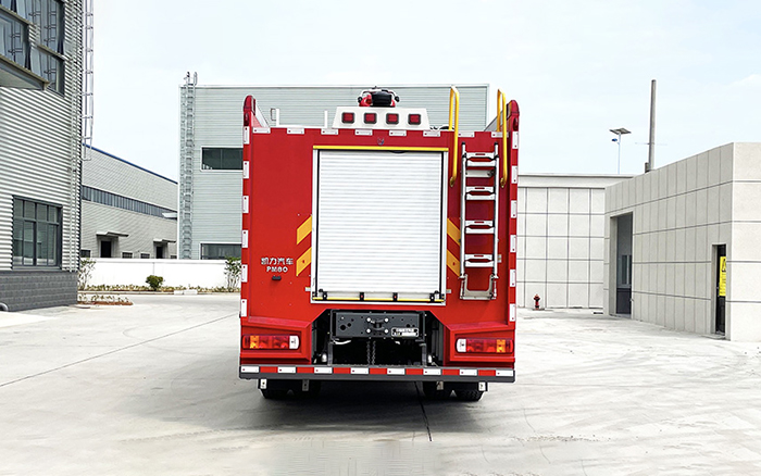 豪沃单桥外露水罐消防车