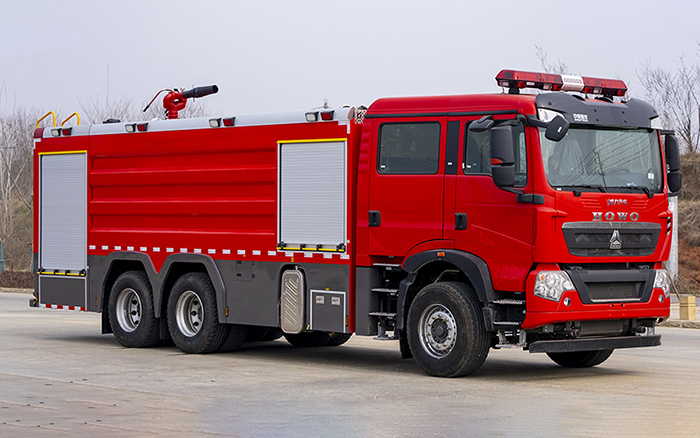 豪沃后双桥外露水罐消防车