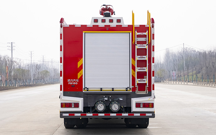 豪沃后双桥外露水罐消防车