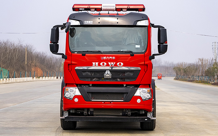 豪沃后双桥外露水罐消防车