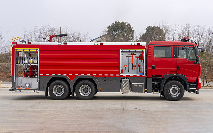 豪沃后双桥外露水罐消防车