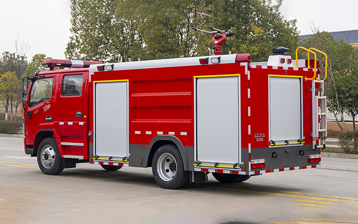 东风大多利卡泡沫消防车