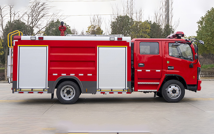 东风大多利卡泡沫消防车