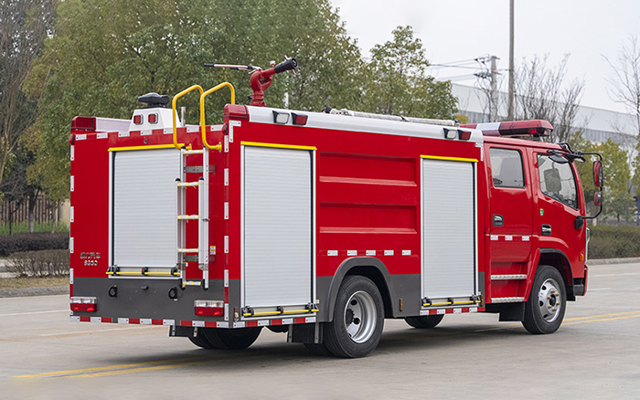 东风大多利卡泡沫消防车
