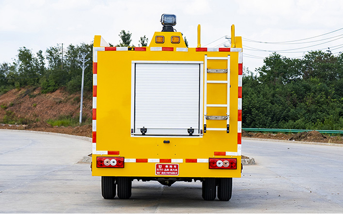 小卡之星3双排消防洒水车