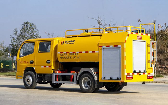 东风小多利卡双排消防洒水车