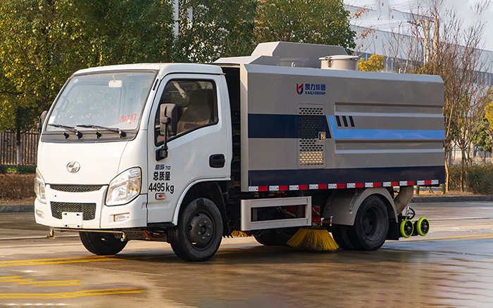 跃进ES80纯电洗扫车