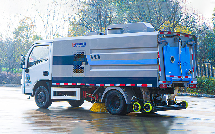 跃进ES80纯电洗扫车