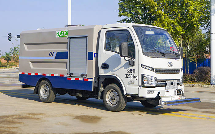 上汽跃进纯电路面清洗车