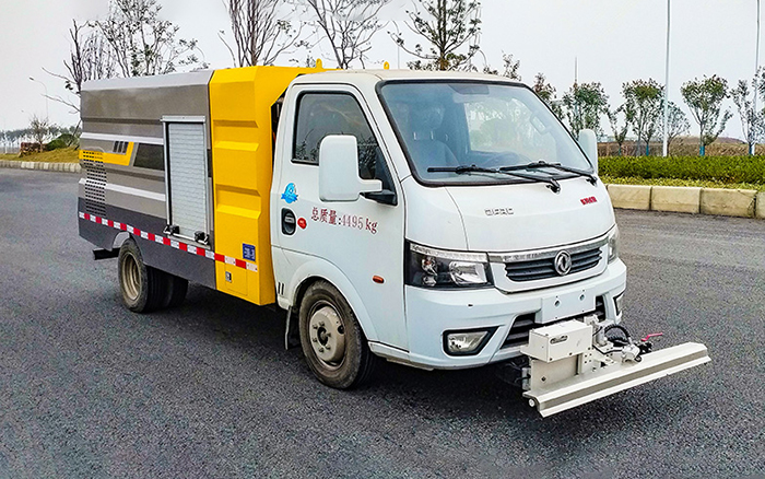 东风途逸纯电路面清洗车