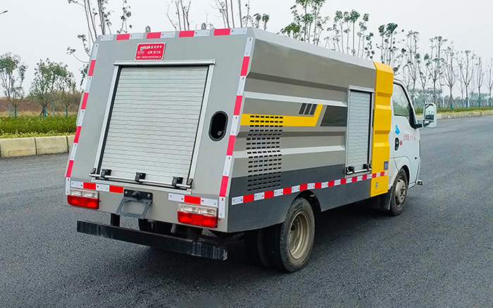 东风途逸纯电路面清洗车