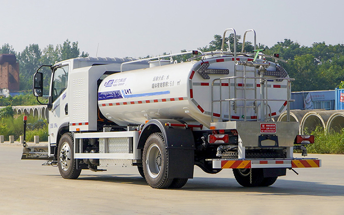 上汽跃进纯电路面清洗车