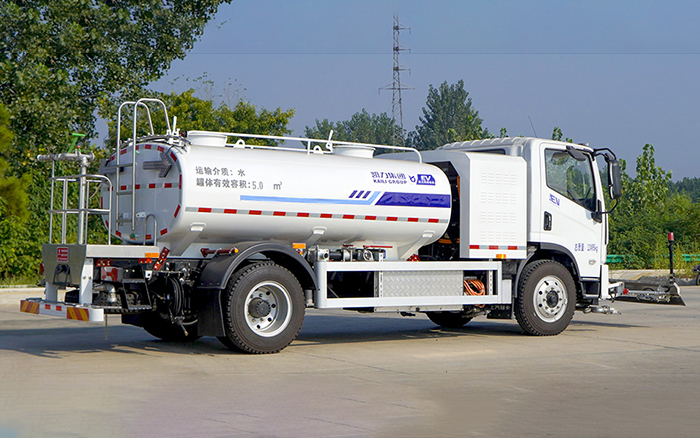 上汽跃进纯电路面清洗车