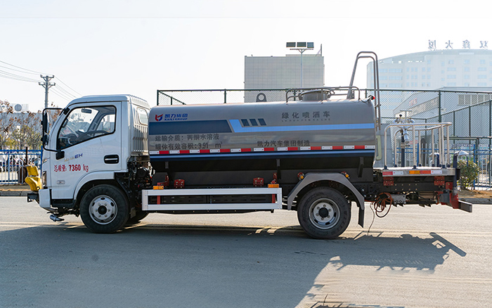 上汽跃进纯电绿化喷洒车