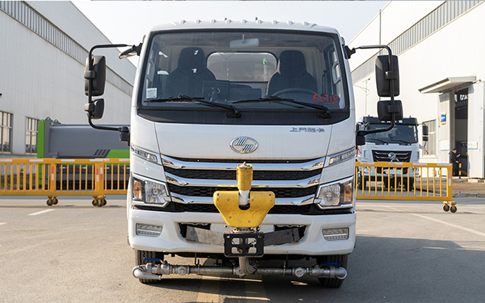 上汽跃进纯电绿化喷洒车