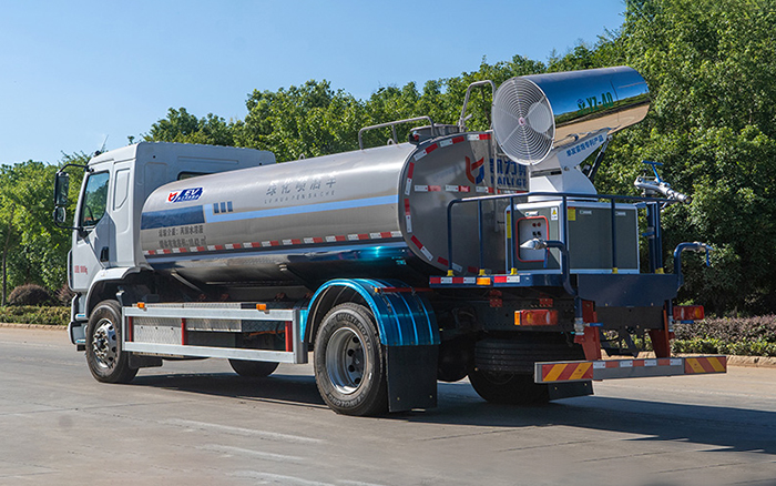 东风柳汽M3纯电绿化喷洒车