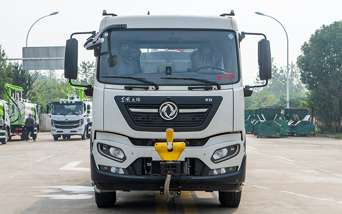 东风天锦纯电多功能抑尘车