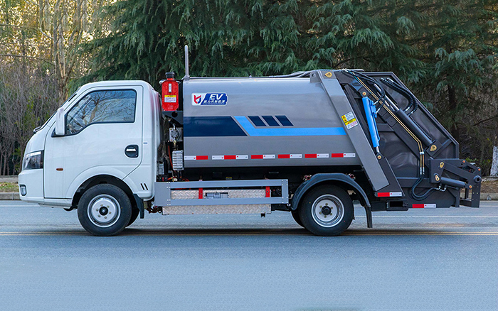 东风华神纯电压缩式垃圾车