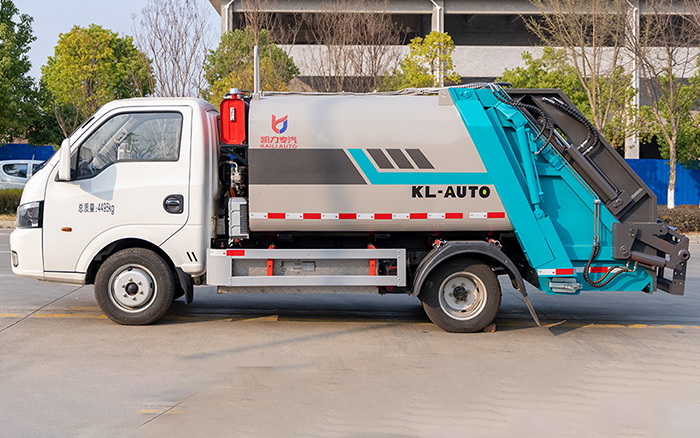 东风途逸纯电压缩式垃圾车