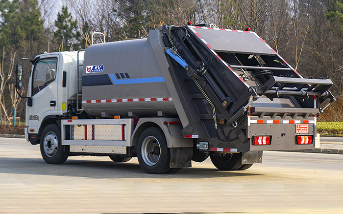 江淮帅铃纯电动压缩式垃圾车