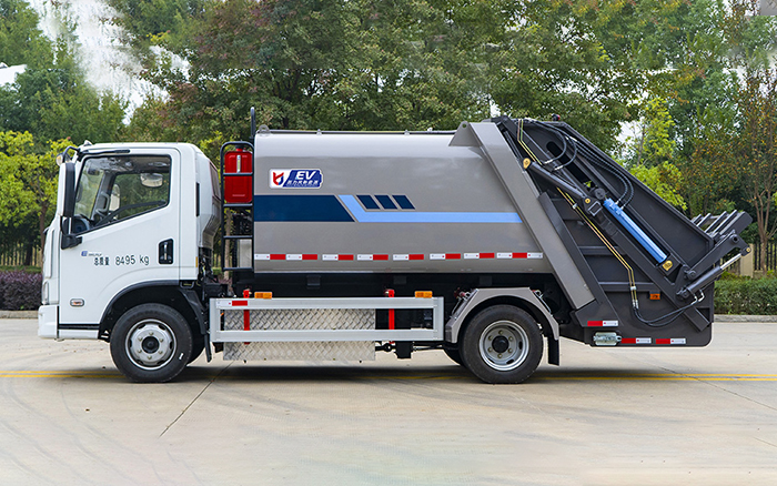 上汽跃进纯电压缩式垃圾车