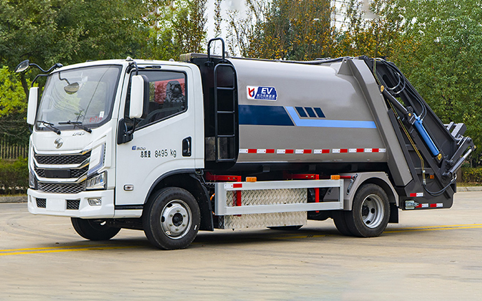 上汽跃进纯电压缩式垃圾车