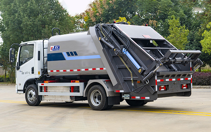 上汽跃进纯电压缩式垃圾车