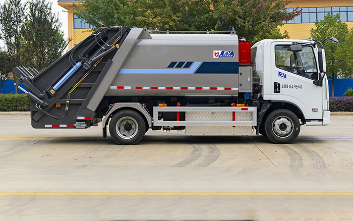 上汽跃进纯电压缩式垃圾车