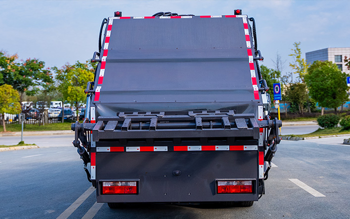东风福瑞卡混动压缩式垃圾车