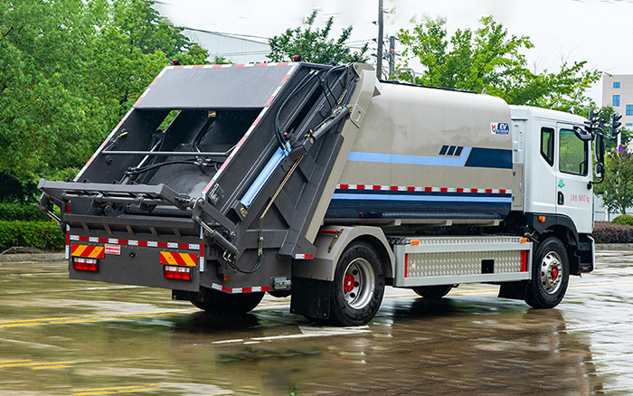 东风D9纯电压缩式垃圾车