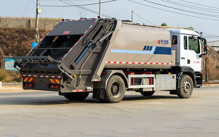 重汽纯电压缩式垃圾车