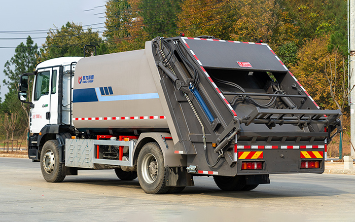 重汽纯电压缩式垃圾车