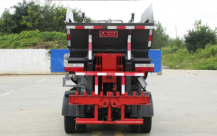 东风途逸纯电自装卸式垃圾车