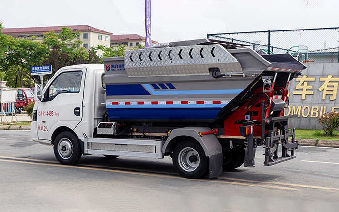 东风华神纯电自装卸式垃圾车