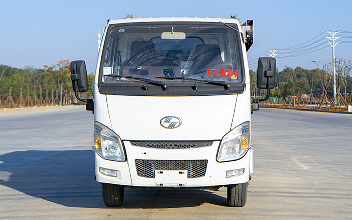 上汽跃进纯电自装卸式垃圾车