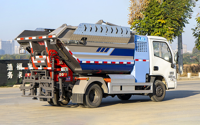 上汽跃进纯电自装卸式垃圾车