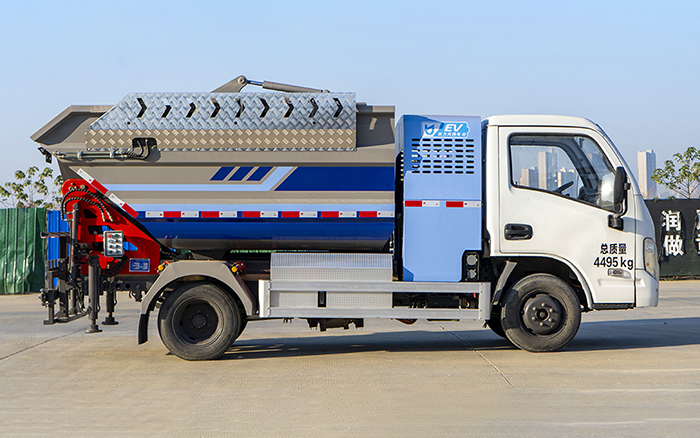 上汽跃进纯电自装卸式垃圾车