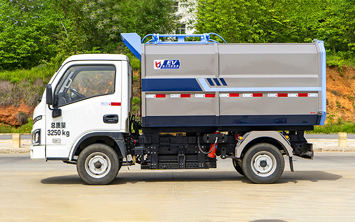 上汽跃进纯电自装卸式垃圾车