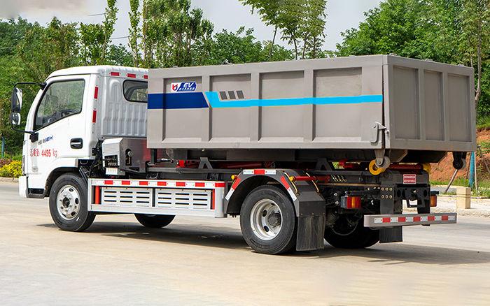 上汽跃进纯电车厢可卸式垃圾车