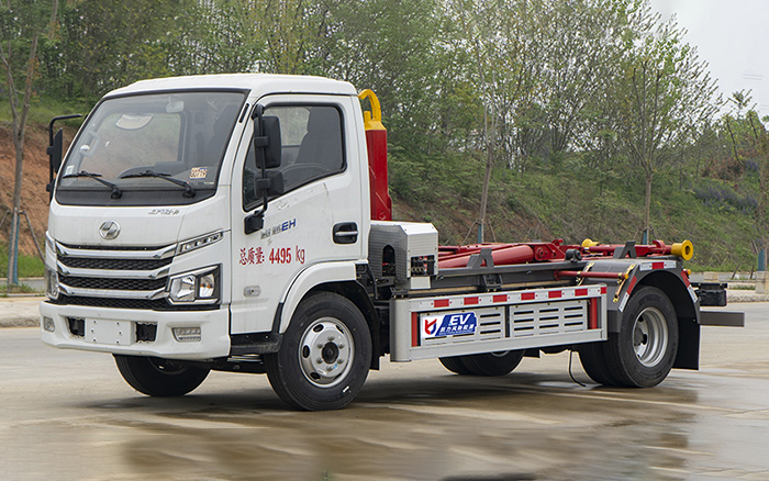 上汽跃进纯电车厢可卸式垃圾车