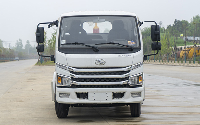 上汽跃进纯电车厢可卸式垃圾车