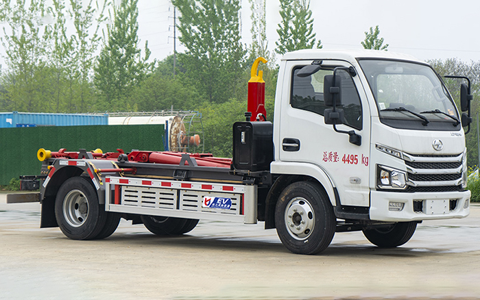 上汽跃进纯电车厢可卸式垃圾车