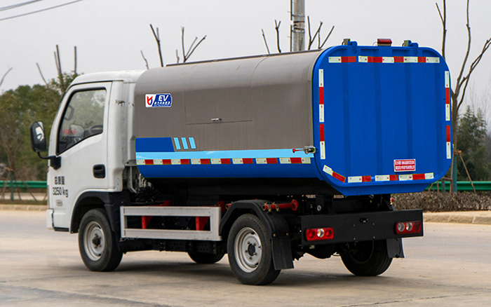 上汽跃进纯电自卸式垃圾车