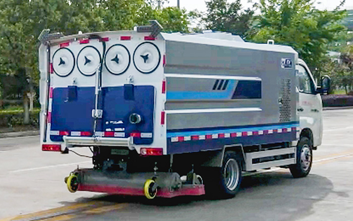 福田祥菱纯电吸尘车