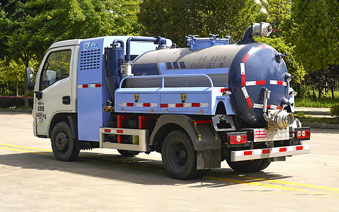 上汽跃进纯电吸粪车