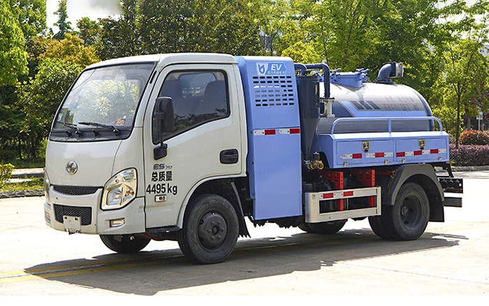 上汽跃进纯电吸粪车